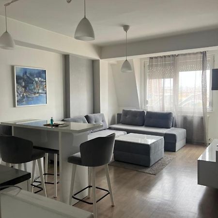 Cozy Apartment In The City Center Skopje Esterno foto